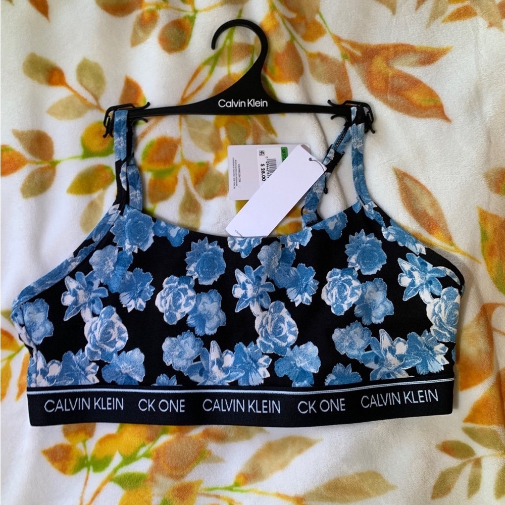 Calvin Klein Blue Floral Sports Bra NWT Large Workout